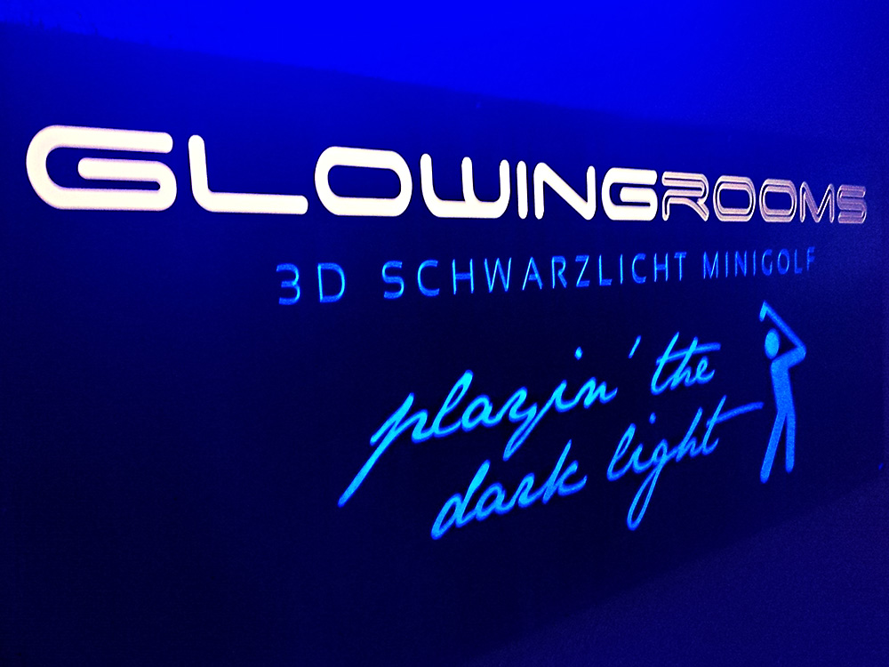 Schwarzlicht-Minigolf in Köln