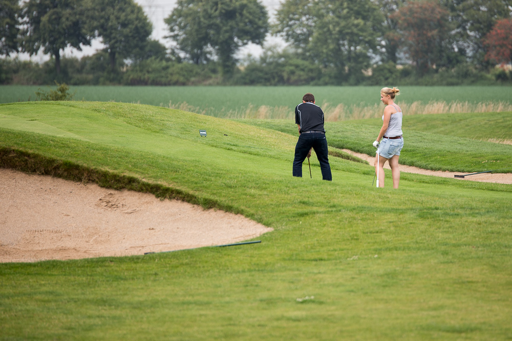 Die Golfcitycrew: Sarah und Matthias. (Foto von Andre Meinert / pixelsplash)